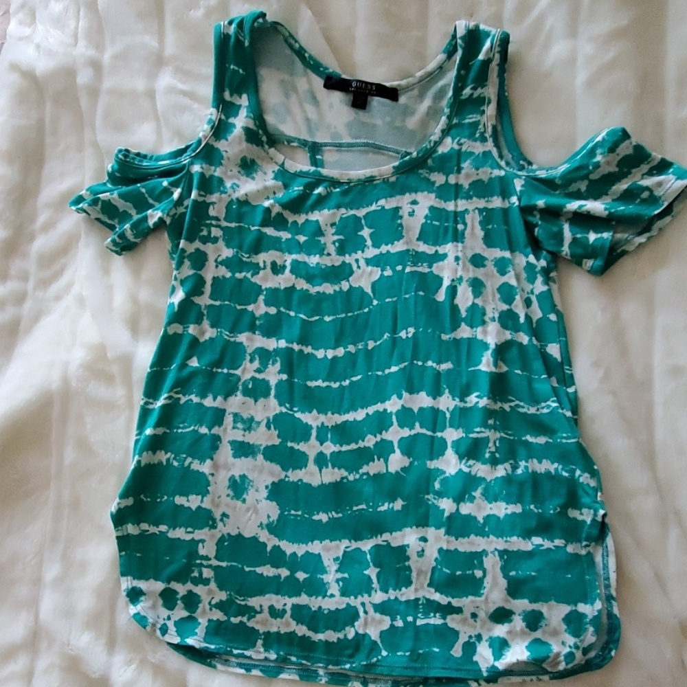 Green/white guess shirt